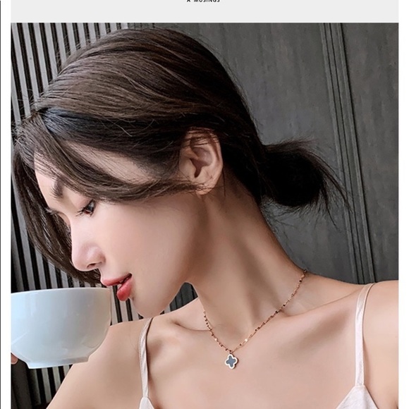 💎BOGO‼️ Clover leaf Double Side Rose Gold Necklace women jewelry - Picture 9 of 11